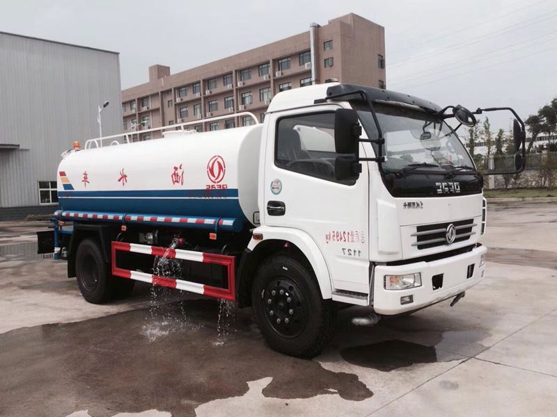8噸(8方)襄樊東風(fēng)大多利卡綠化灑水車價(jià)格2