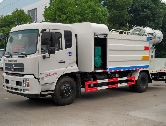 國五10方東風(fēng)農(nóng)藥噴灑車3