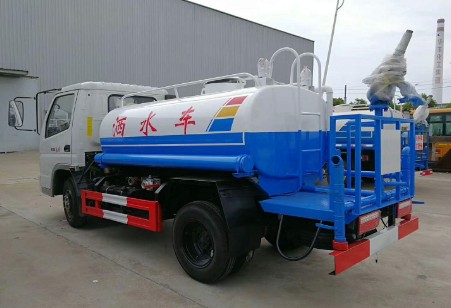 3噸時(shí)風(fēng)風(fēng)順?biāo){牌小型灑水車3