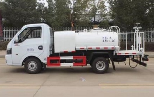 小型灑水車型號規(guī)格及功率_東風(fēng)途逸2噸小型灑水車3
