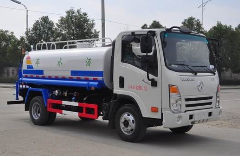 10方灑水車尺寸是多少_大運(yùn)奧普力10噸綠化灑水車廠家價(jià)格3