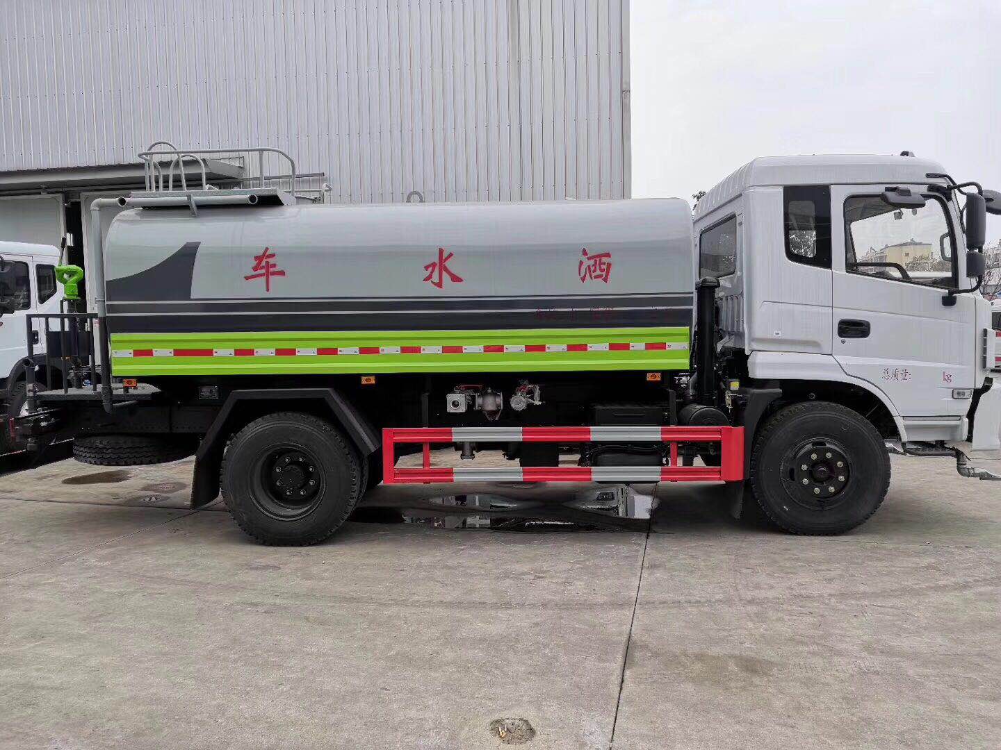 程力新款12噸灑水車圖片 程力新款12噸灑水車圖片