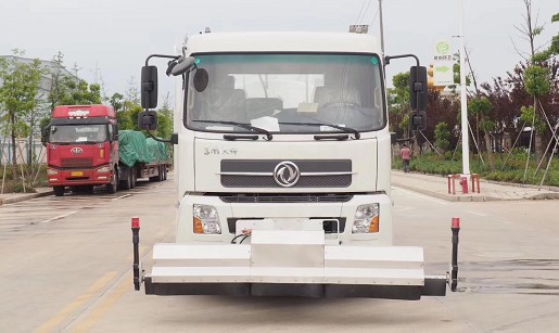 公路灑水車_東風(fēng)天錦路面高壓清洗車2