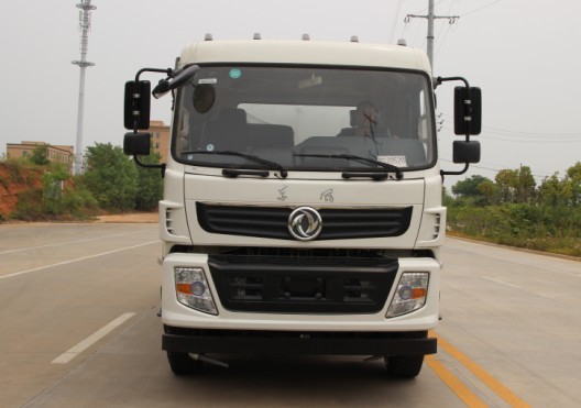 東風(fēng)后八輪灑水車(D913駕駛室)高清圖片 東風(fēng)后八輪灑水車(D913駕駛室)高清圖片