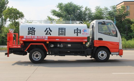 5噸東風小多利卡灑水車(云內發動機)高清圖片 5噸東風小多利卡灑水車(云內發動機)高清圖片