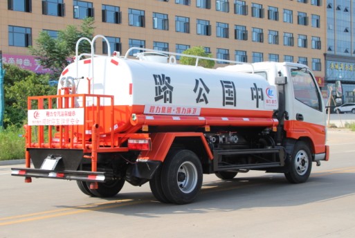 5噸東風小多利卡灑水車(云內發動機)高清圖片 5噸東風小多利卡灑水車(云內發動機)高清圖片