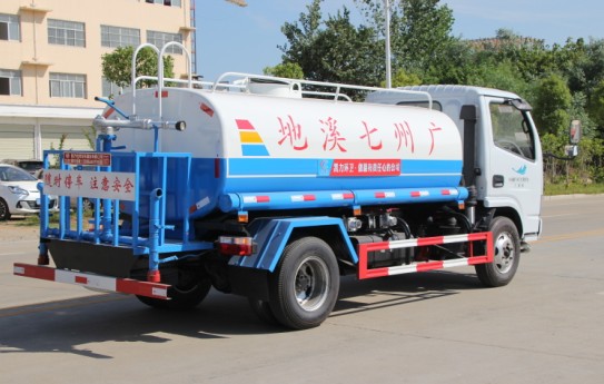 5噸東風小多利卡灑水車(云內發動機)高清圖片 5噸東風小多利卡灑水車(云內發動機)高清圖片