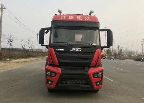 江鈴?fù)埱八暮蟀松⒀b水泥運(yùn)輸車 江鈴?fù)埱八暮蟀松⒀b水泥運(yùn)輸車