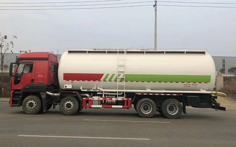 江鈴?fù)埱八暮蟀松⒀b水泥運(yùn)輸車 江鈴?fù)埱八暮蟀松⒀b水泥運(yùn)輸車