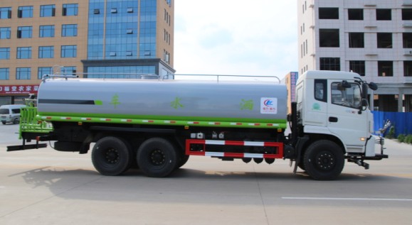 東風御龍后雙橋灑水車高清圖片 東風御龍后雙橋灑水車高清圖片
