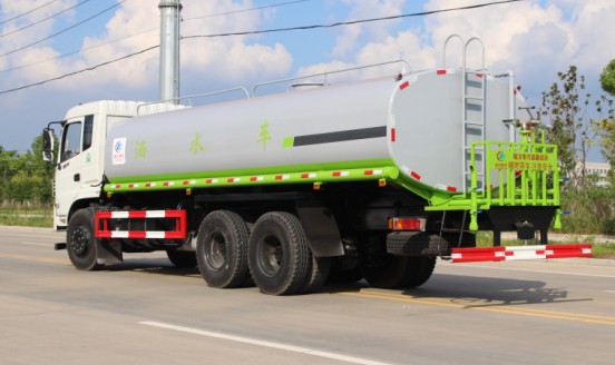東風御龍后雙橋灑水車高清圖片 東風御龍后雙橋灑水車高清圖片