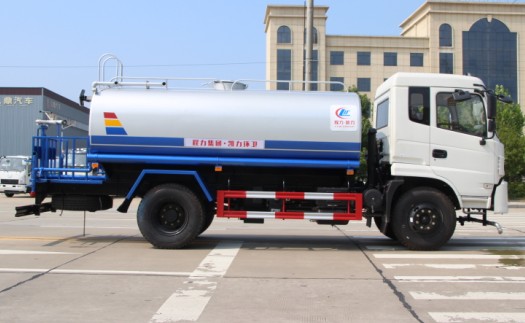 東風(fēng)專用底盤12方灑水車高清圖片 東風(fēng)專用底盤12方灑水車高清圖片