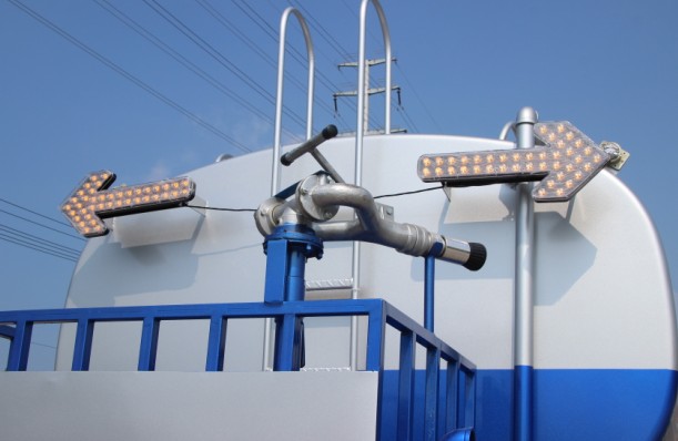 東風(fēng)專用底盤12方灑水車高清圖片 東風(fēng)專用底盤12方灑水車高清圖片