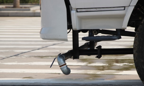 東風(fēng)專用底盤12方灑水車高清圖片 東風(fēng)專用底盤12方灑水車高清圖片