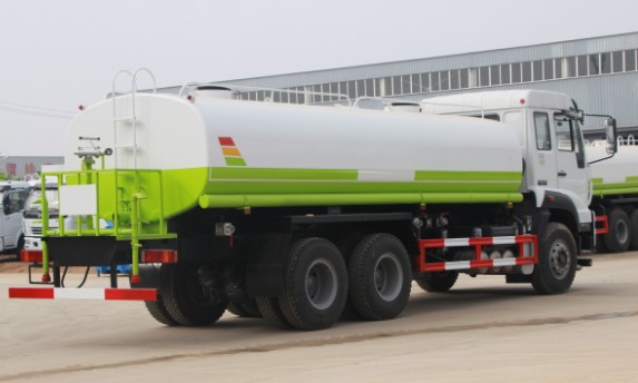 重汽斯太爾后八輪18噸灑水車高清圖片 重汽斯太爾后八輪18噸灑水車高清圖片