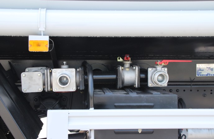 東風多利卡D9灑水車帶霧炮(圓罐)高清圖片 東風多利卡D9灑水車帶霧炮(圓罐)高清圖片