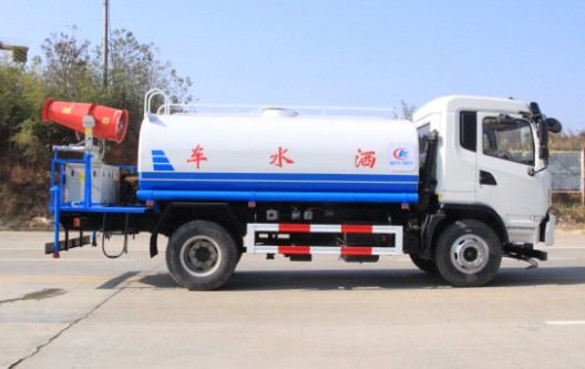 東風(fēng)大運霧炮車高清圖片 東風(fēng)大運霧炮車高清圖片