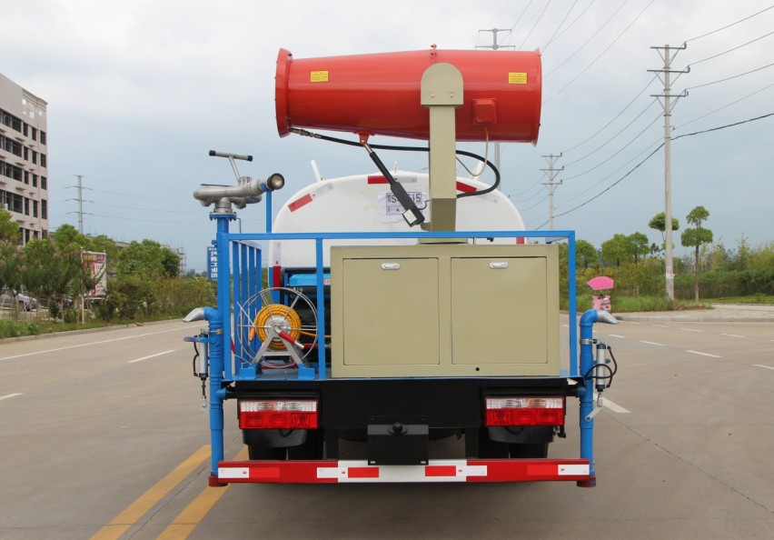 5方東風(fēng)多利卡霧炮車(朝柴發(fā)動機)高清圖片 5方東風(fēng)多利卡霧炮車(朝柴發(fā)動機)高清圖片