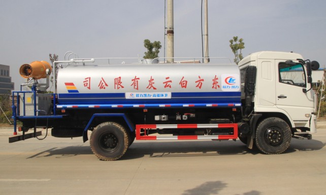 東風(fēng)新款專底霧炮車(chē)高清圖片 東風(fēng)新款專底霧炮車(chē)高清圖片