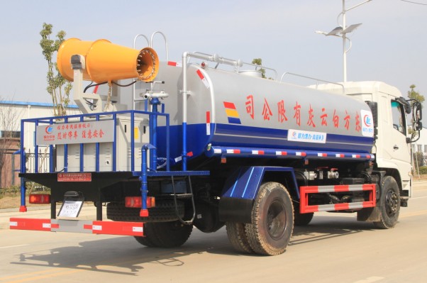 東風(fēng)新款專底霧炮車(chē)高清圖片 東風(fēng)新款專底霧炮車(chē)高清圖片