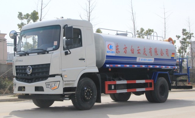 東風(fēng)新款專底霧炮車(chē)高清圖片 東風(fēng)新款專底霧炮車(chē)高清圖片