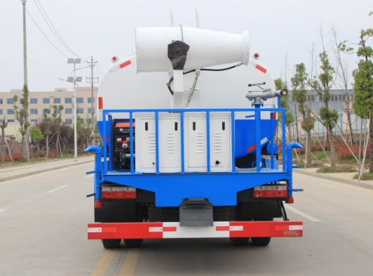 東風(fēng)新款專底霧炮車(chē)高清圖片 東風(fēng)新款專底霧炮車(chē)高清圖片