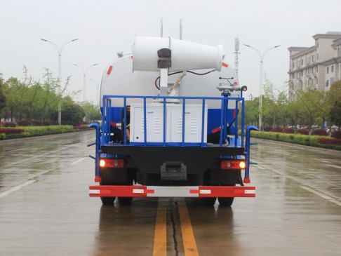 東風(fēng)新款專底霧炮車(chē)高清圖片 東風(fēng)新款專底霧炮車(chē)高清圖片