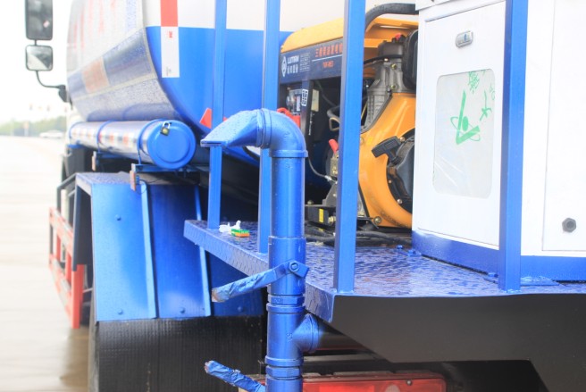 東風(fēng)新款專底霧炮車(chē)高清圖片 東風(fēng)新款專底霧炮車(chē)高清圖片