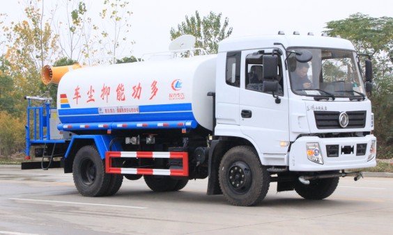 東風(fēng)新款專底霧炮車(chē)高清圖片 東風(fēng)新款專底霧炮車(chē)高清圖片