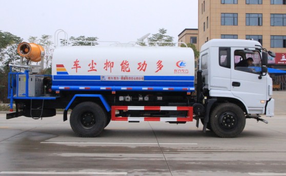 東風(fēng)新款專底霧炮車(chē)高清圖片 東風(fēng)新款專底霧炮車(chē)高清圖片