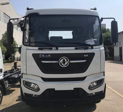 國六東風天錦230馬力灑水車駕駛室圖片 國六東風天錦230馬力灑水車駕駛室圖片