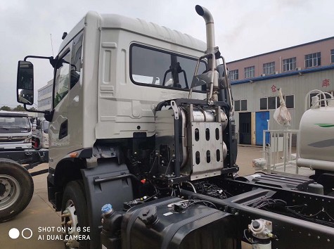 國六東風天錦230馬力灑水車后掛排氣系統圖片 國六東風天錦230馬力灑水車后掛排氣系統圖片