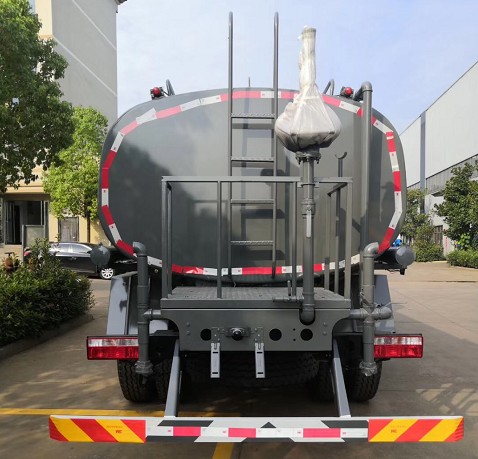 國(guó)六14噸東風(fēng)多利卡D9灑水車圖片 國(guó)六14噸東風(fēng)多利卡D9灑水車圖片