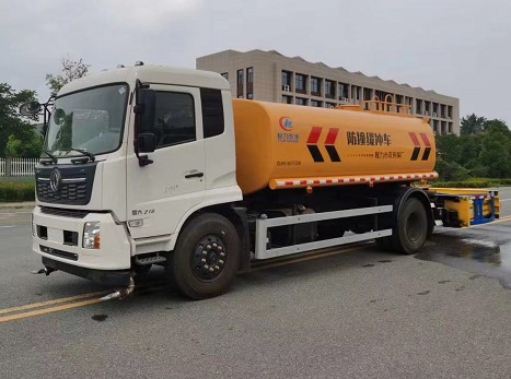 國六東風天錦多功能灑水車帶防撞緩沖車功能 國六東風天錦多功能灑水車帶防撞緩沖車功能