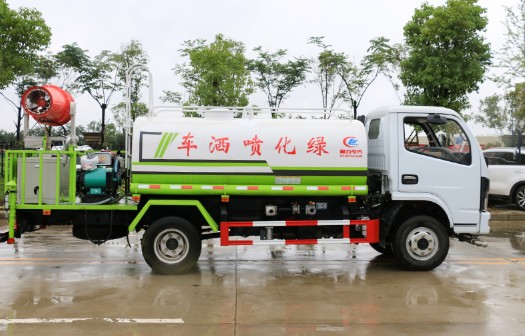 5噸灑水車參數_國六5方東風福瑞卡帶霧炮灑水車廠家價格4