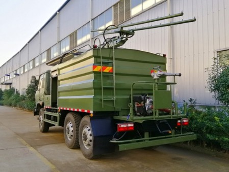 東風六驅光伏板清洗車,專業清洗太陽能板!2