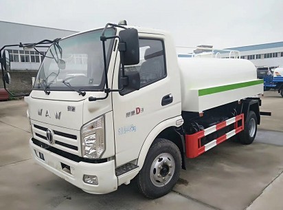 5方灑水車廠家_飛碟奧馳6方綠化灑水車廠家價格2