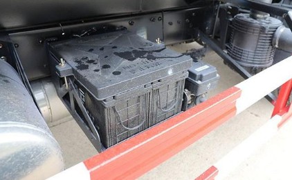 24V的兩塊鋰電瓶 24V的兩塊鋰電瓶