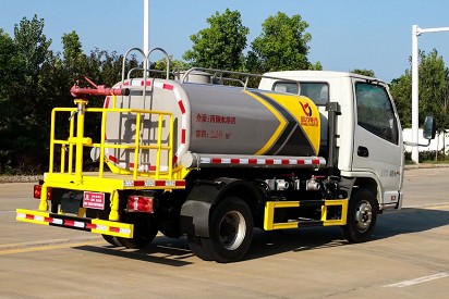 國(guó)六2.5方凱馬藍(lán)牌灑水車圖片 國(guó)六2.5方凱馬藍(lán)牌灑水車圖片