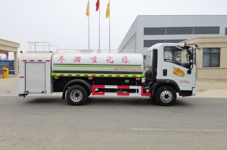 國(guó)六重汽豪曼單排4.6方消防灑水車 國(guó)六重汽豪曼單排4.6方消防灑水車