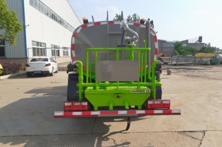 國六東風(fēng)福瑞卡天然氣灑水車多方位圖片 國六東風(fēng)福瑞卡天然氣灑水車多方位圖片